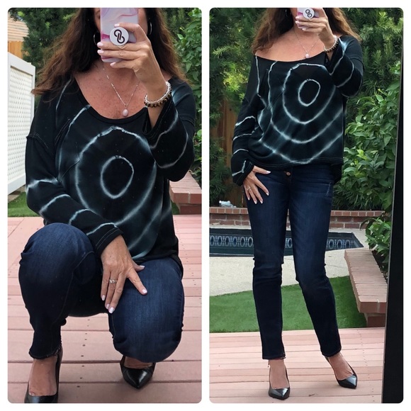 LAST3✨NAVY GALAXY SWIRL SWEATER - Picture 3 of 6